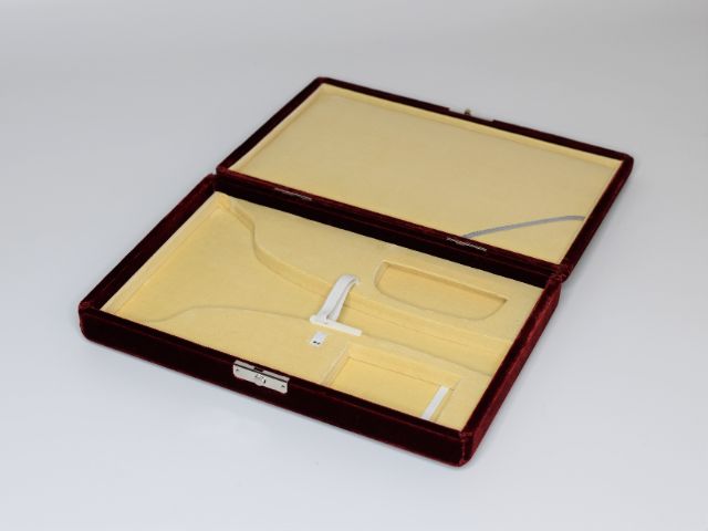 Jiuta Shamisen Bachi Case (Velvet/Dark Red)